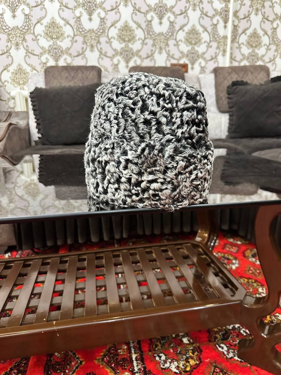 Головной убор из золотисто-серого меха («Байарка»)