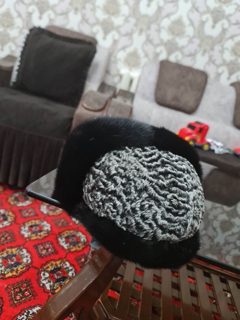 Головной убор из золотисто-серого меха - Просмотр 2